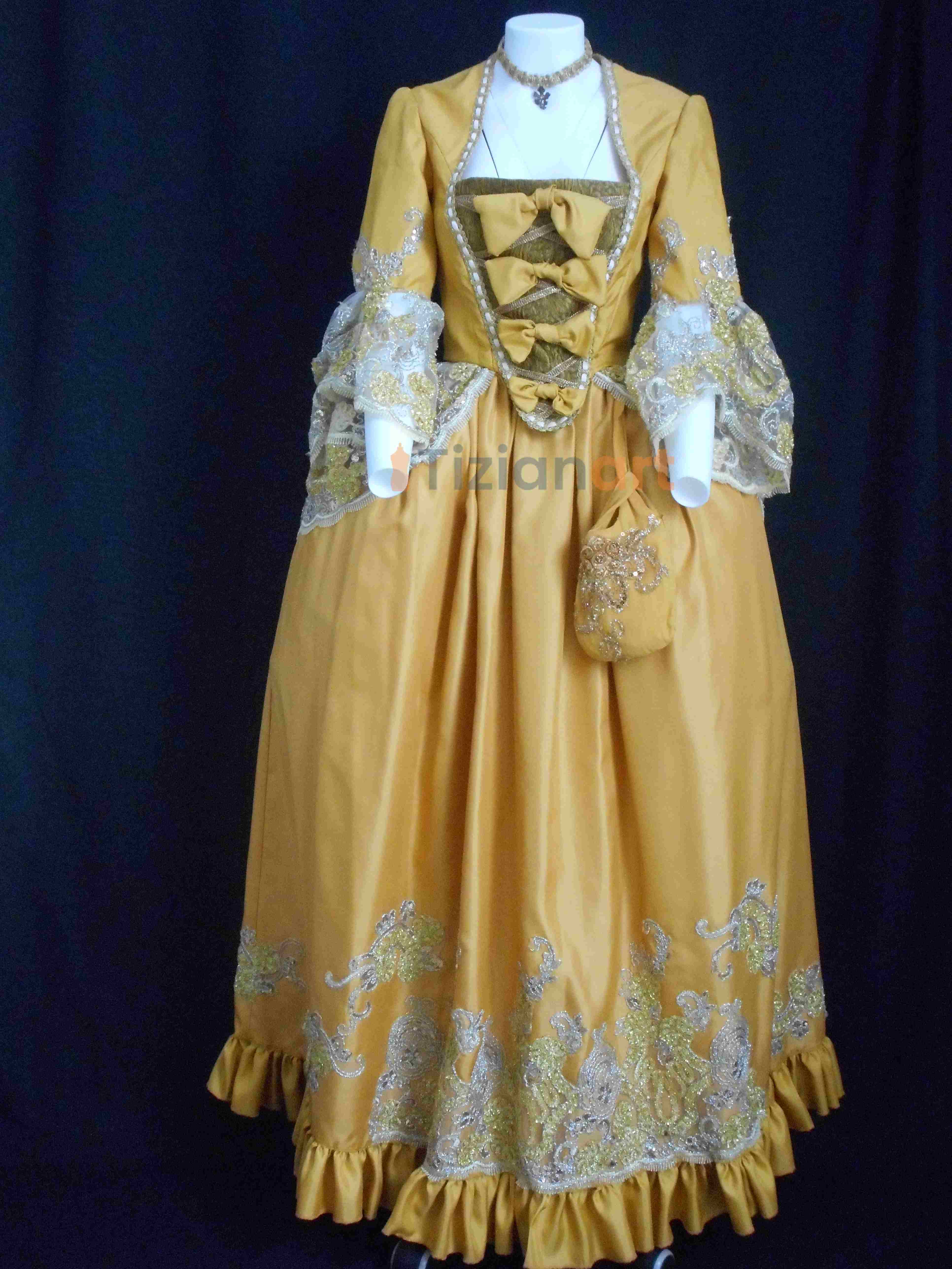 costume in vendita